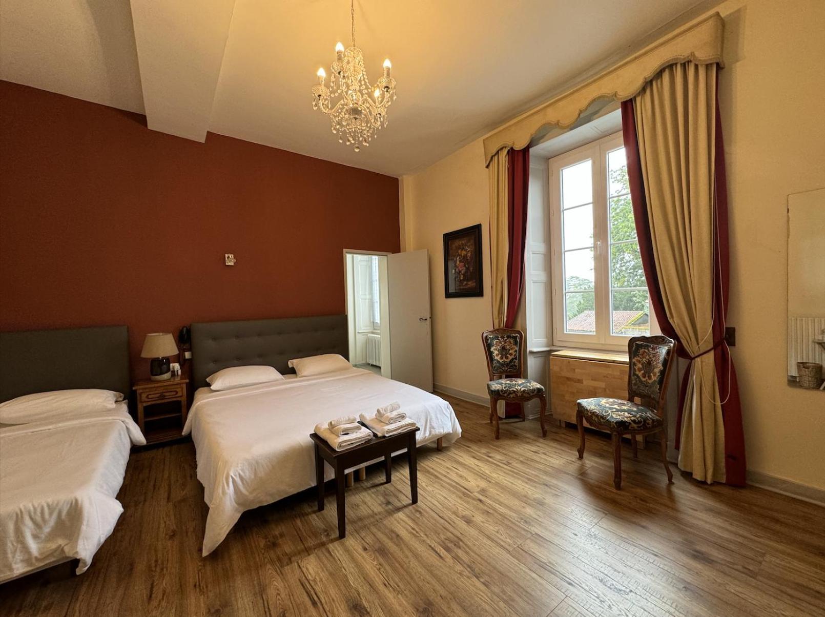Hotel De France Et De Russie Thiviers Exterior photo